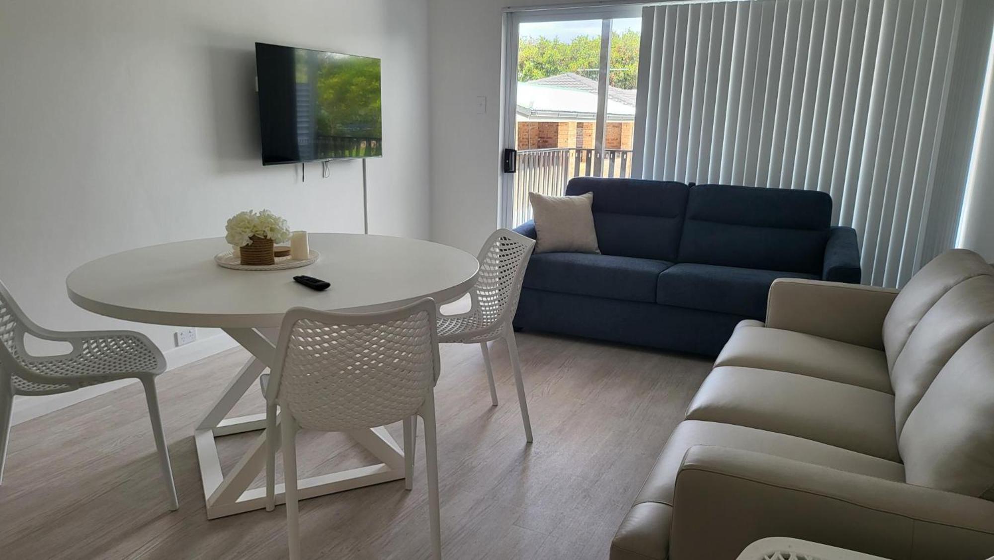Husky 19 Beautifully Appointed - Great Location - In The Heart Of Husky Apartment